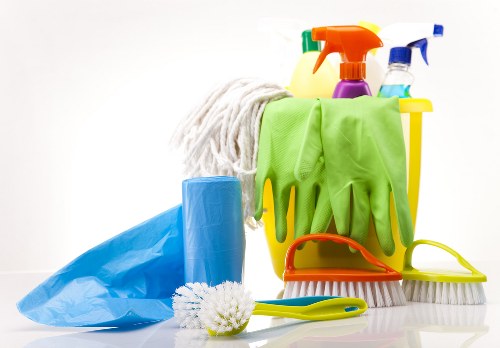 Professional deep cleaning service in SW18 for a spotless home